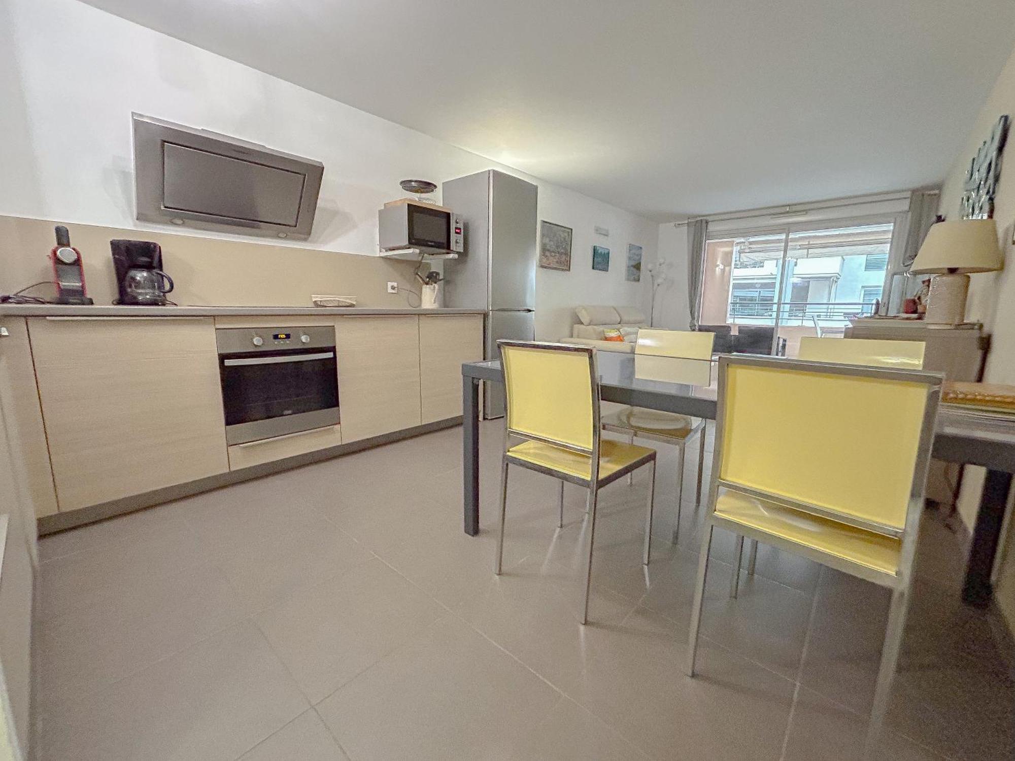 Appartement Centrale A 100 M Des Plages Rue De Provence Saint-Raphaël Esterno foto